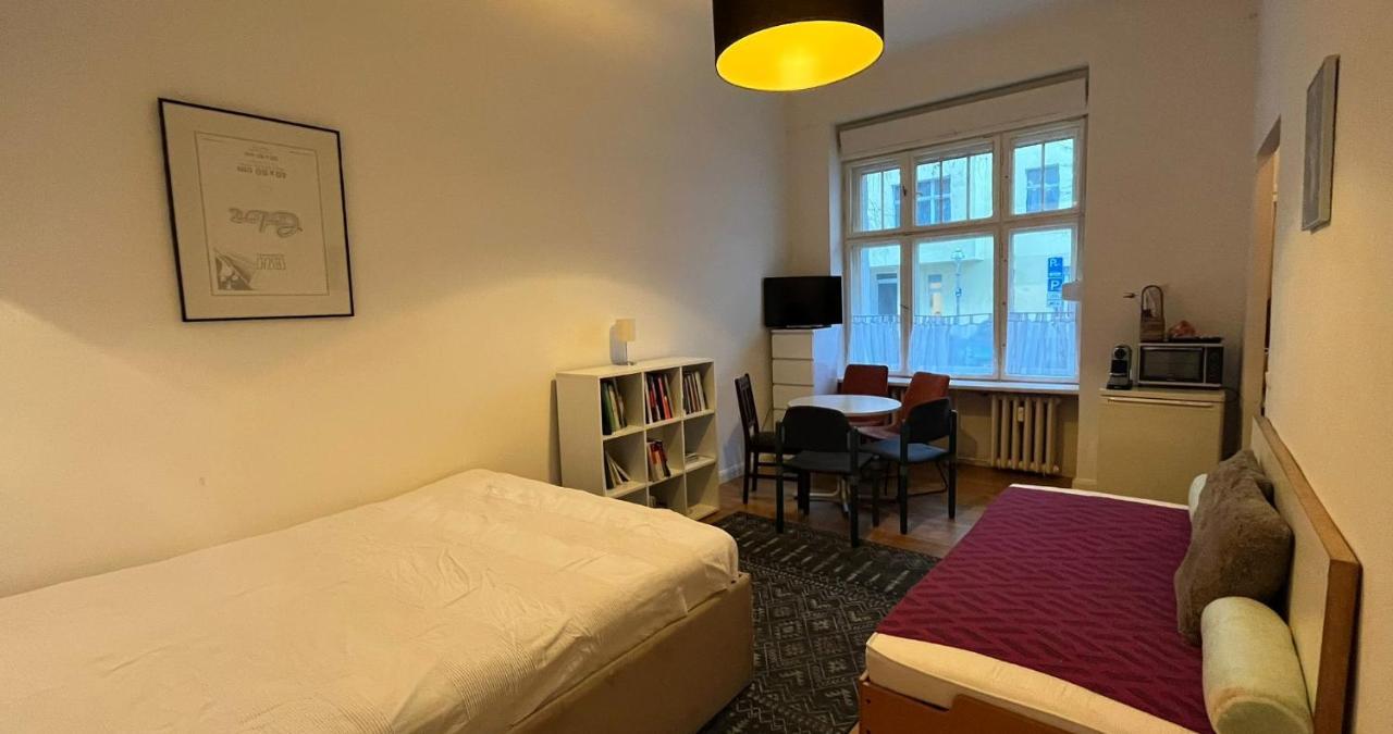 Central, Charming Studio For Up To 3 People In Historic Building Appartamento Berlino